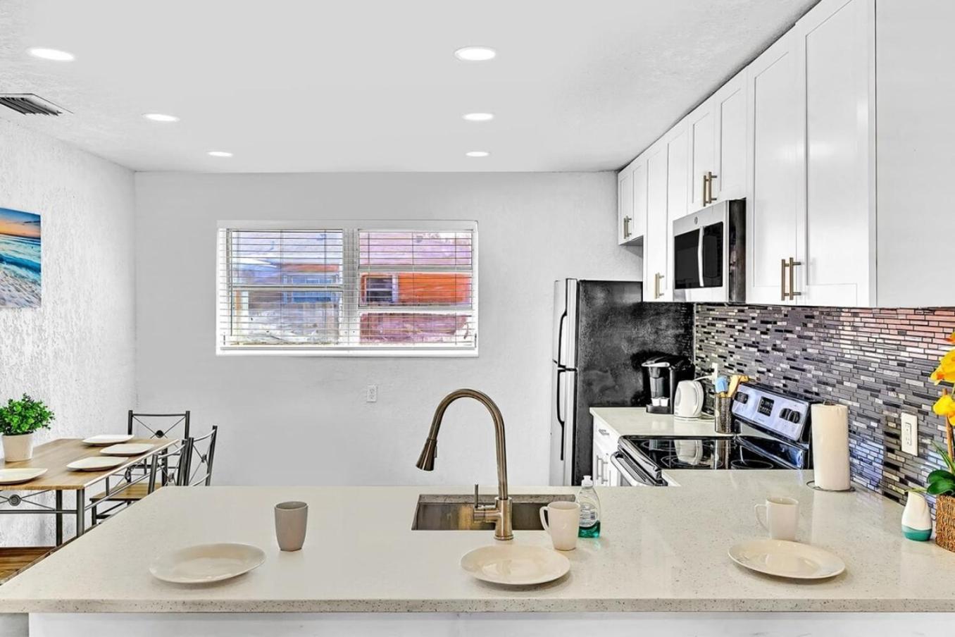 New Stylish 2 Bdrm Mins To Beach & Aventura Mall Hallandale Beach Exterior foto