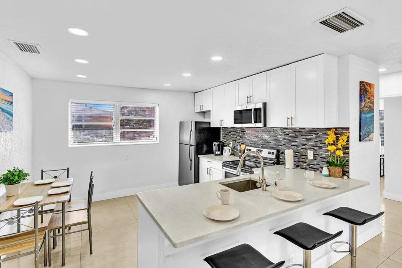 New Stylish 2 Bdrm Mins To Beach & Aventura Mall Hallandale Beach Exterior foto